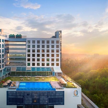 O By Tamara, Trivandrum Thiruvananthapuram Ngoại thất bức ảnh The hotel's rooftop pool