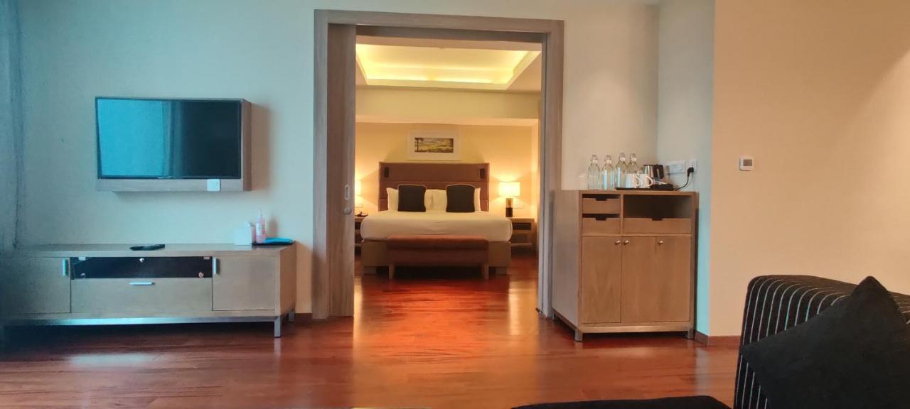 O By Tamara, Trivandrum Thiruvananthapuram Ngoại thất bức ảnh A suite at the hotel