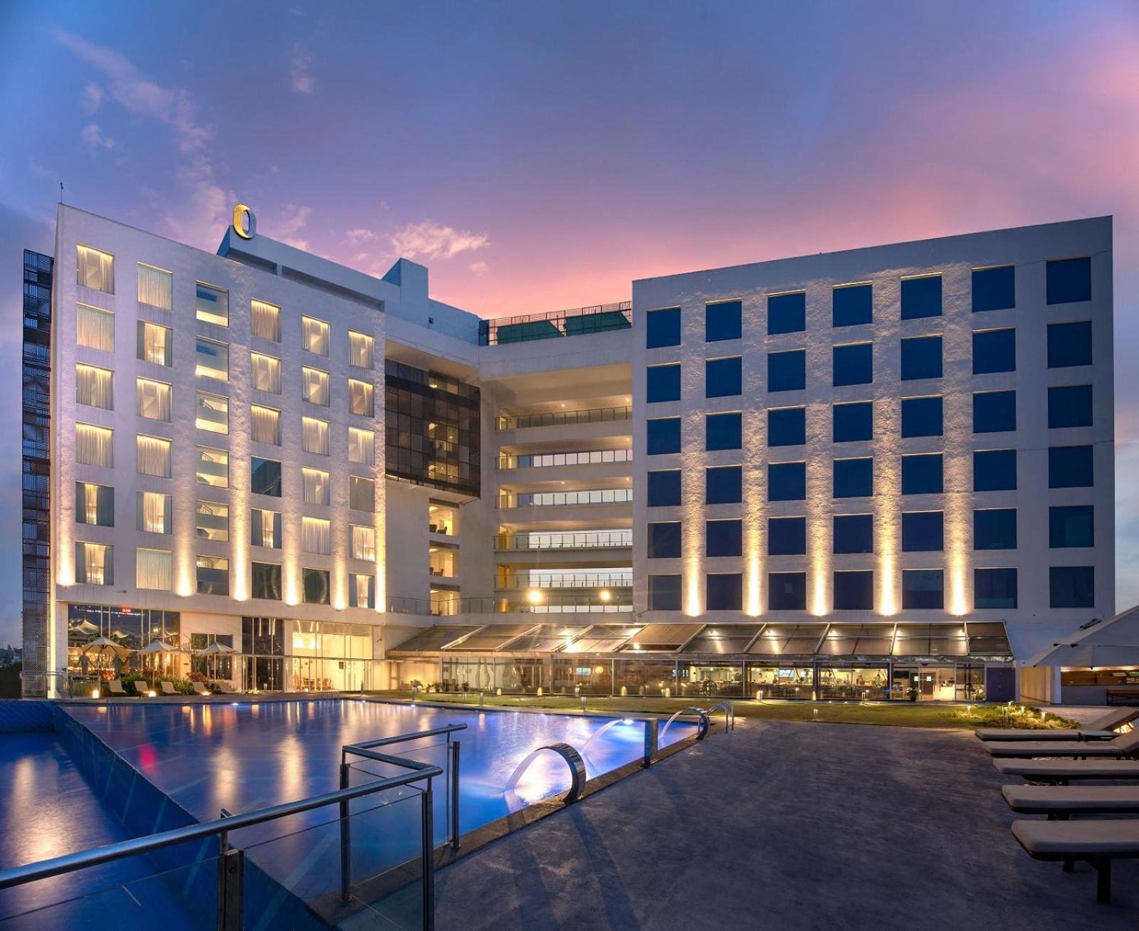 O By Tamara, Trivandrum Thiruvananthapuram Ngoại thất bức ảnh The hotel at night