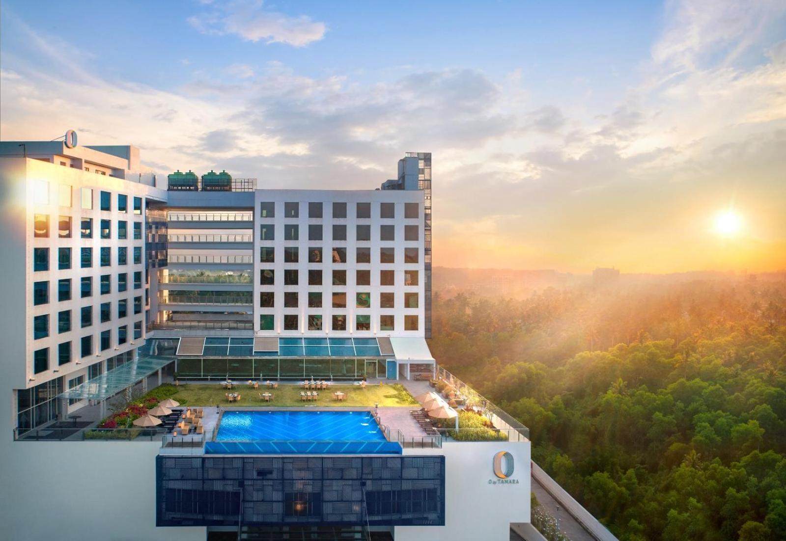 O By Tamara, Trivandrum Thiruvananthapuram Ngoại thất bức ảnh The hotel's rooftop pool